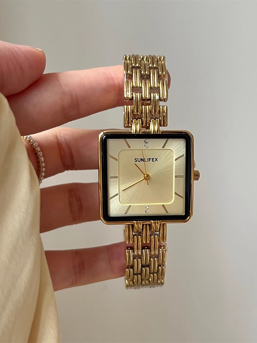 Luxury Watch In Hong Kong - High-End-Uhr im Retro-Hongkong-Stil mit großem Zifferblatt