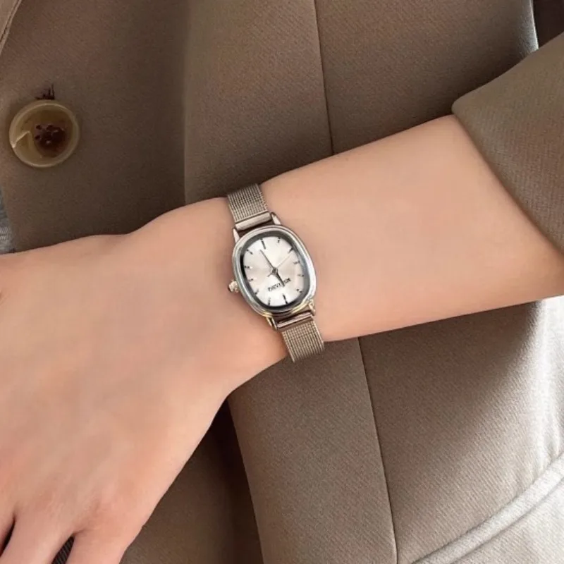 Kleine Oval Zifferblatt Grüne  – Luxury Watch Female Bewertung und Preis
