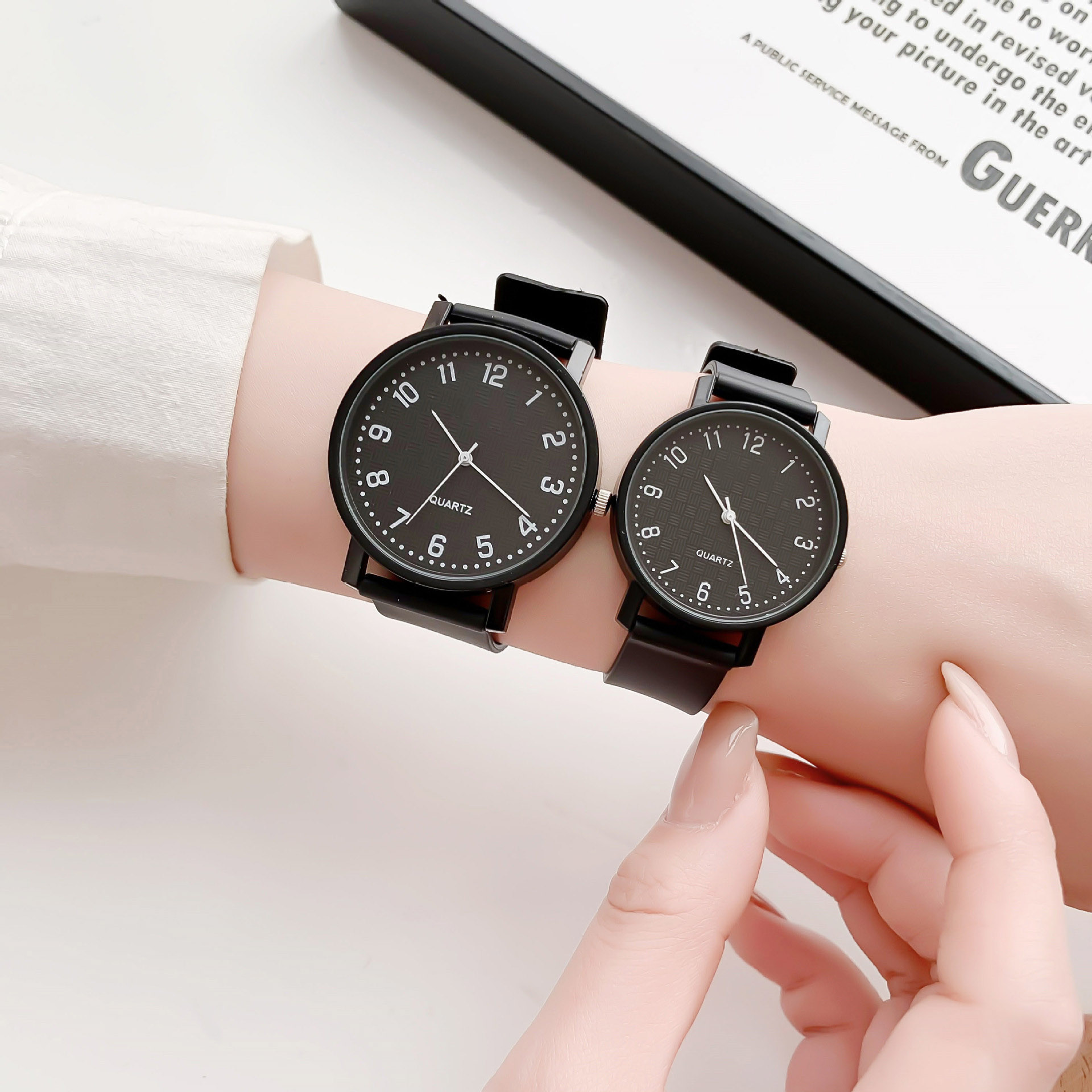 Einfache schwarze Uhr Quarzuhr – Luxury Watch Female Bewertung und Preis