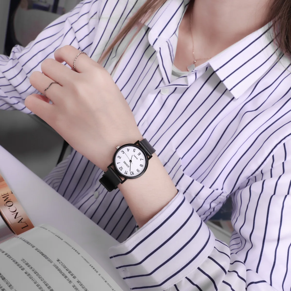 Einfache schwarze Uhr Quarzuhr – Luxury Watch Female Bewertung und Preis